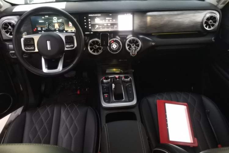 Used Tank 300 2021 Off-Road Edition 2.0T Challenger Center Console