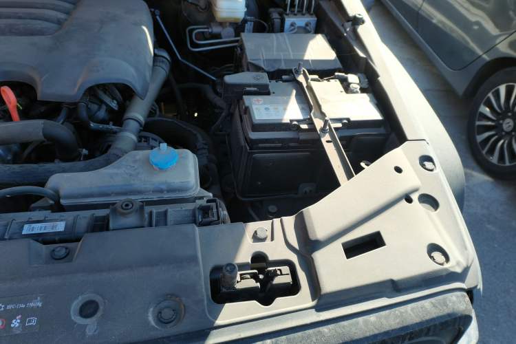 Used Tank 300 2021 Off-Road Edition 2.0T Challenger Engine Bay Left