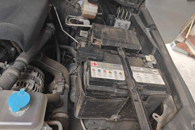 Used Tank 300 2021 Off-Road Edition 2.0T Conqueror Engine Bay Left