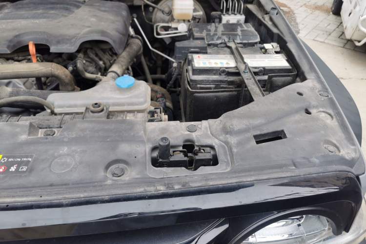 Used Tank 300 2021 Off-Road Edition 2.0T Conqueror Engine Bay Left