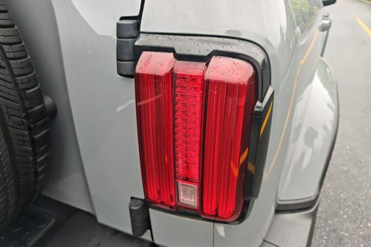 Used Tank 300 2021 City Edition 2.0T—Truly Stylish Exterior 3