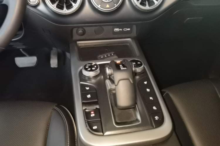 Used Tank 300 2021 City Edition 2.0T—Truly Stylish Gear Lever