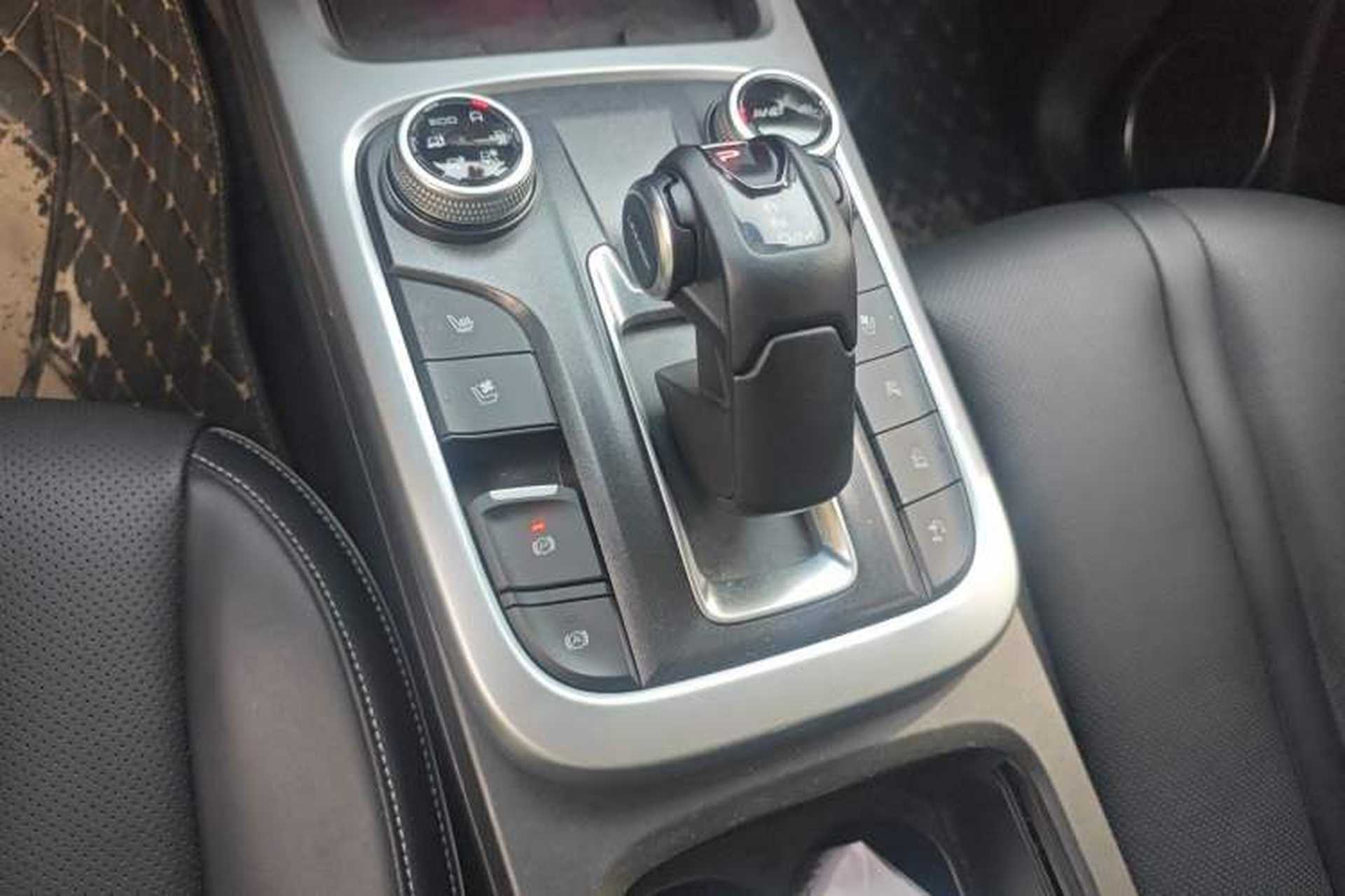 Used Tank 300 2021 City Edition 2.0T—Truly Stylish Gear Lever