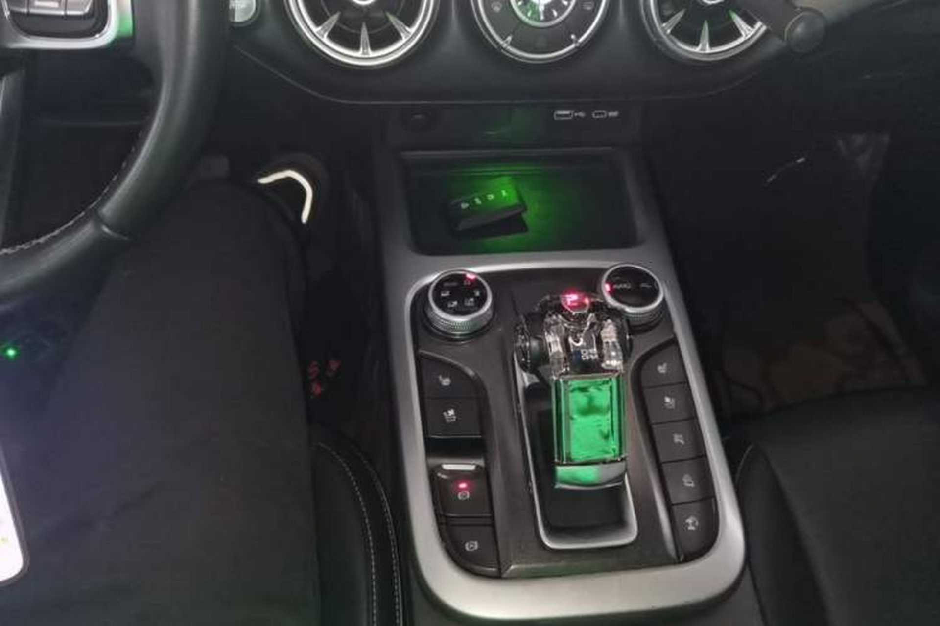 Used Tank 300 2021 City Edition 2.0T—Truly Stylish Gear Lever