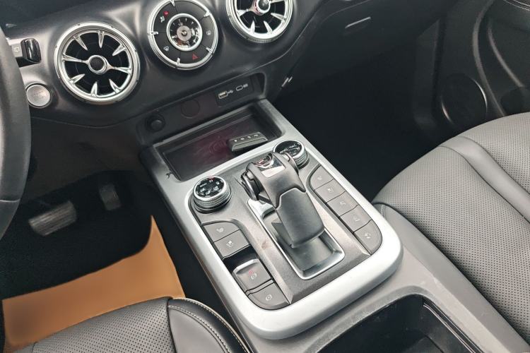 Used Tank 300 2021 City Edition 2.0T—Truly Stylish Gear Lever