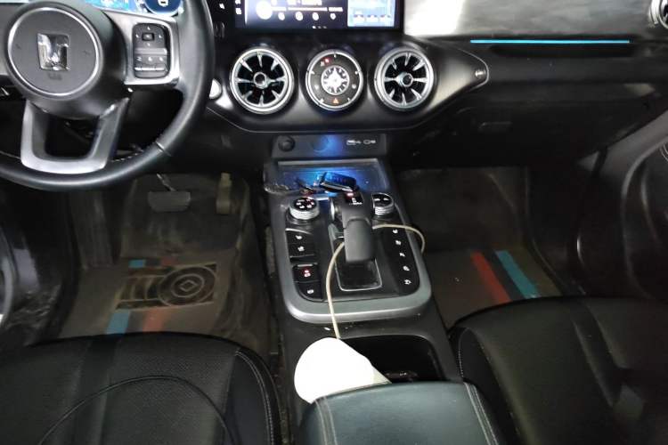Used Tank 300 2021 City Edition 2.0T—Truly Stylish Gear Lever