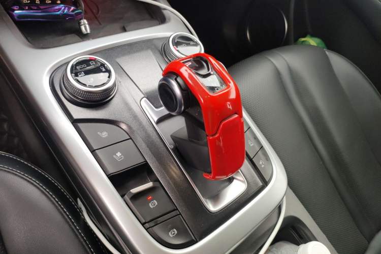Used Tank 300 2021 City Edition 2.0T—Truly Stylish Gear Lever