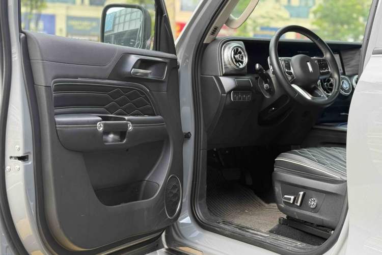 Used Tank 300 2021 Off-Road Edition 2.0T Challenger Interior 3