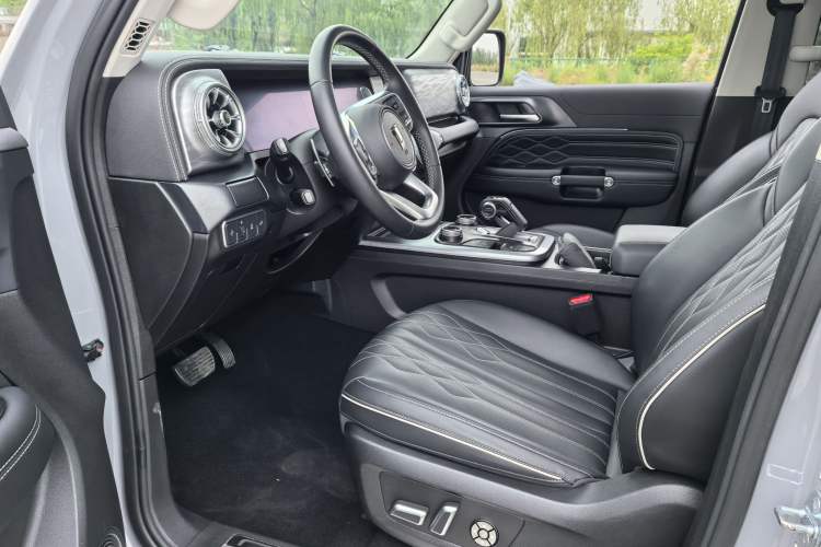 Used Tank 300 2021 Off-Road Edition 2.0T Challenger Interior 4