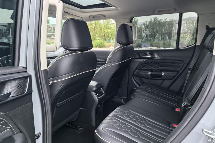 Used Tank 300 2021 Off-Road Edition 2.0T Challenger Interior 5