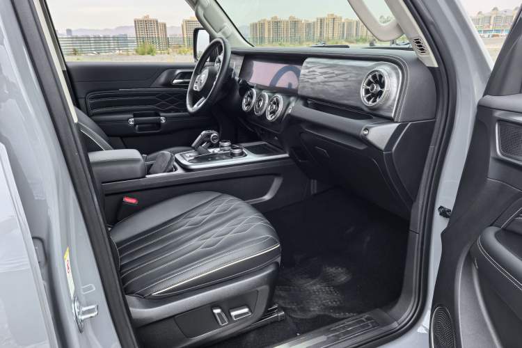 Used Tank 300 2021 Off-Road Edition 2.0T Challenger Interior 6