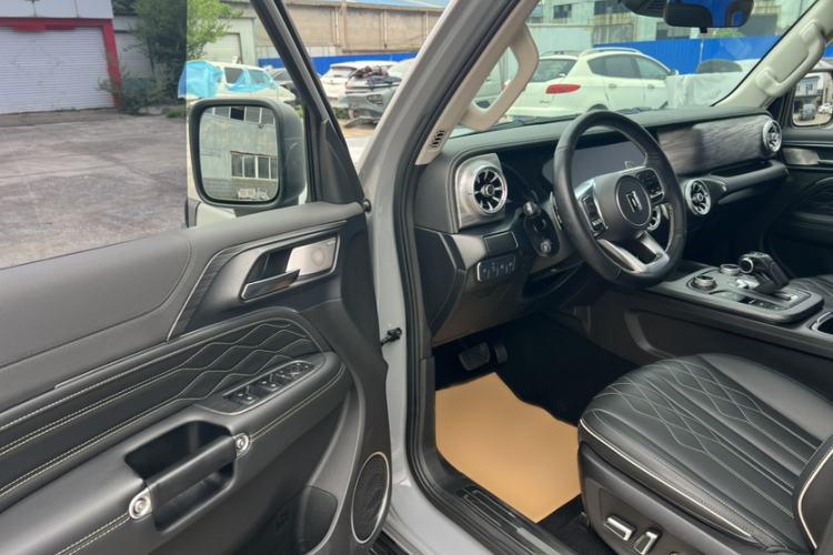 Used Tank 300 2021 Off-Road Edition 2.0T Challenger Interior 8