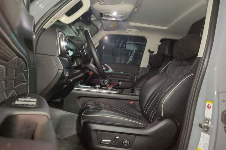 Used Tank 300 2021 Off-Road Edition 2.0T Challenger Left Front Seat
