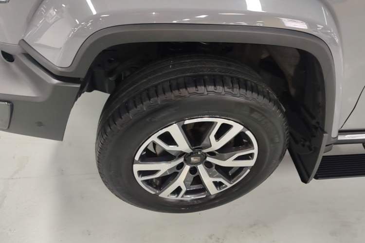 Used Tank 300 2021 City Edition 2.0T—Truly Stylish Left Front Wheel Hub