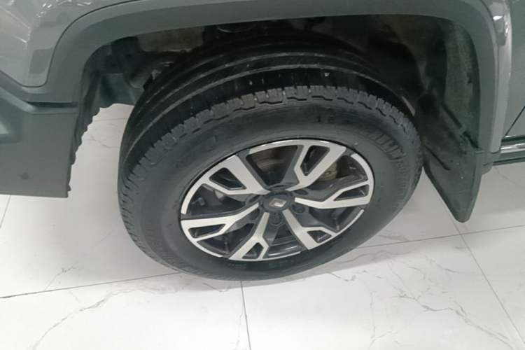 Used Tank 300 2021 City Edition 2.0T—Truly Stylish Left Front Wheel Hub