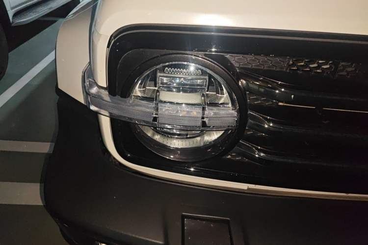 Used Tank 300 2021 City Edition 2.0T—Truly Stylish Right Front Headlight
