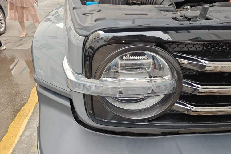 Used Tank 300 2021 City Edition 2.0T—Truly Stylish Right Front Headlight