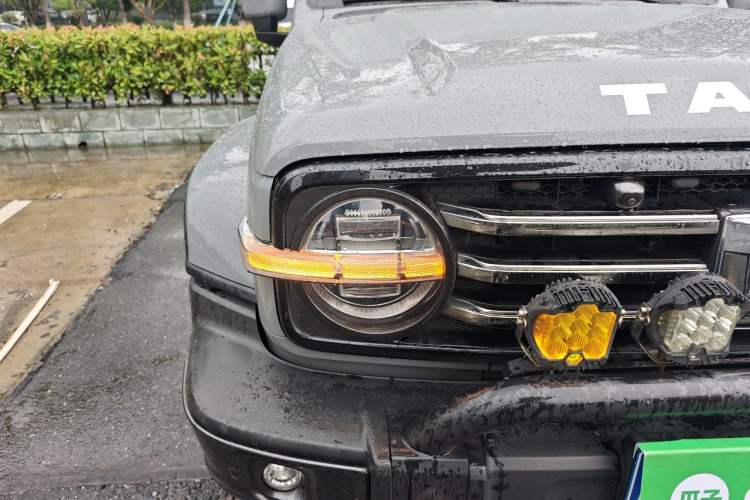 Used Tank 300 2021 City Edition 2.0T—Truly Stylish Right Front Headlight