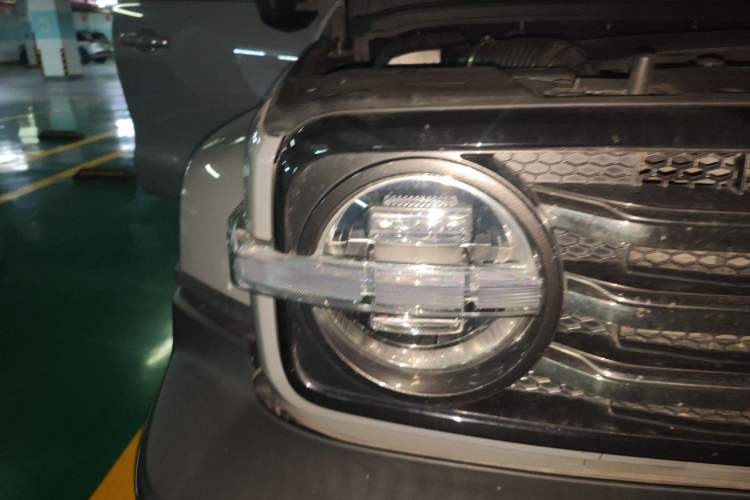 Used Tank 300 2021 City Edition 2.0T—Truly Stylish Right Front Headlight