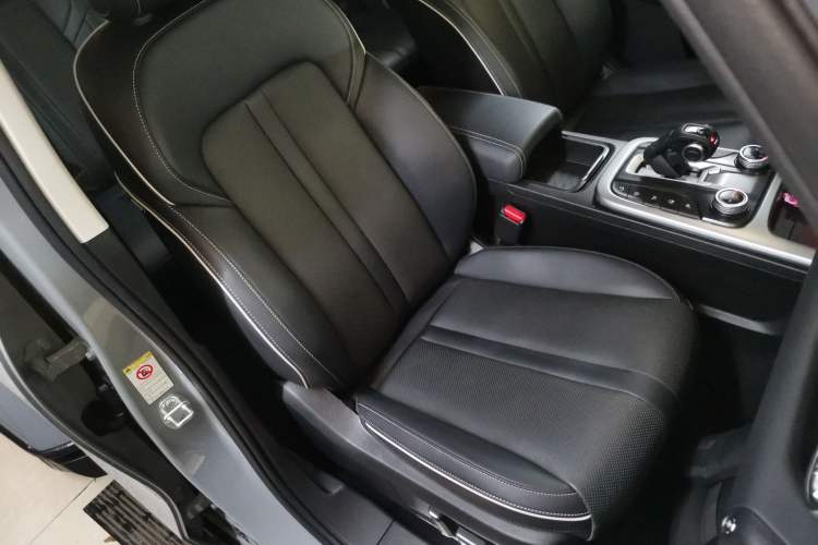 Used Tank 300 2021 City Edition 2.0T—Truly Stylish Right Front Seat
