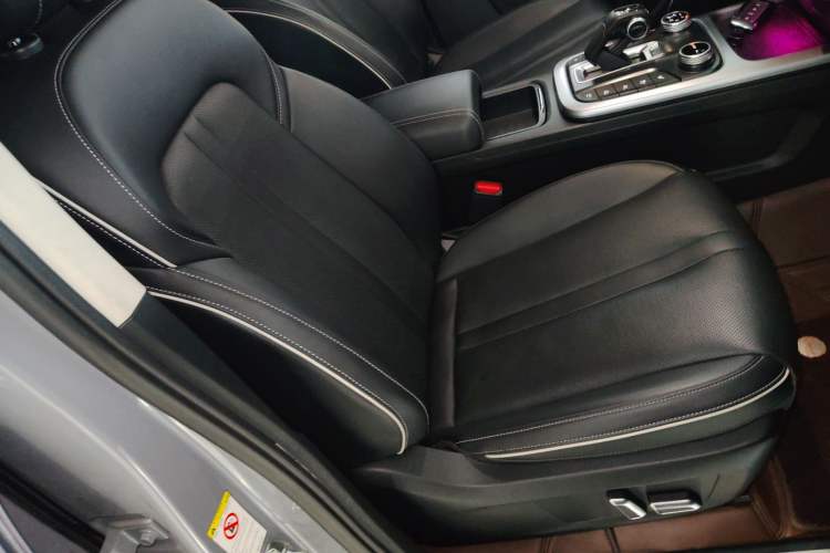 Used Tank 300 2021 City Edition 2.0T—Truly Stylish Right Front Seat