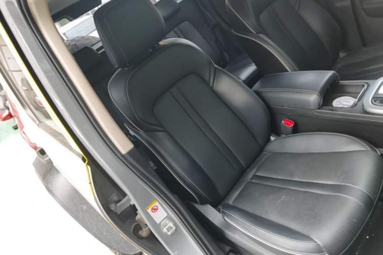 Used Tank 300 2021 2.0T Wind & Forest Iron Rider Right Front Seat