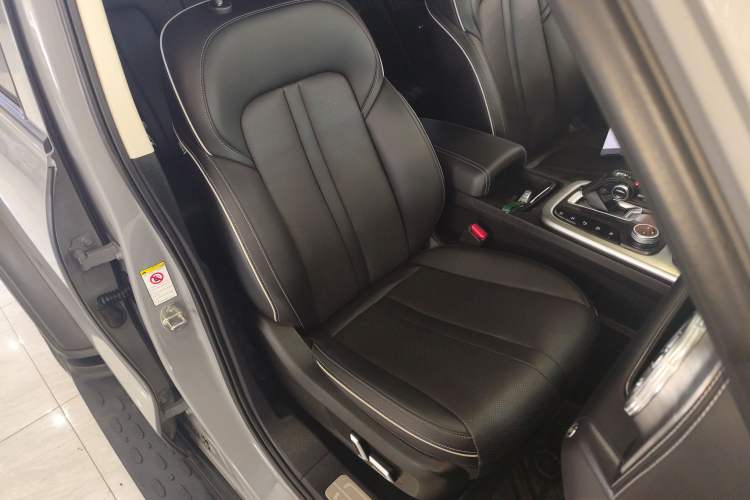 Used Tank 300 2021 Off-Road Edition 2.0T Conqueror Right Front Seat
