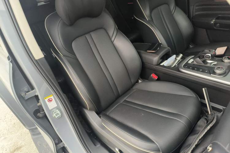 Used Tank 300 2021 Off-Road Edition 2.0T Conqueror Right Front Seat