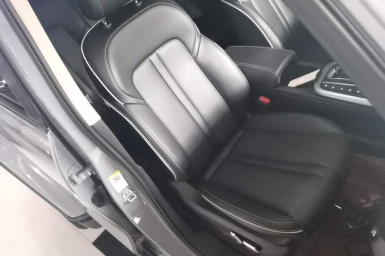 Used Tank 300 2021 City Edition 2.0T—Truly Stylish Right Front Seat