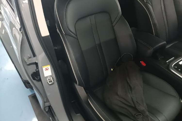 Used Tank 300 2021 City Edition 2.0T—Truly Stylish Right Front Seat