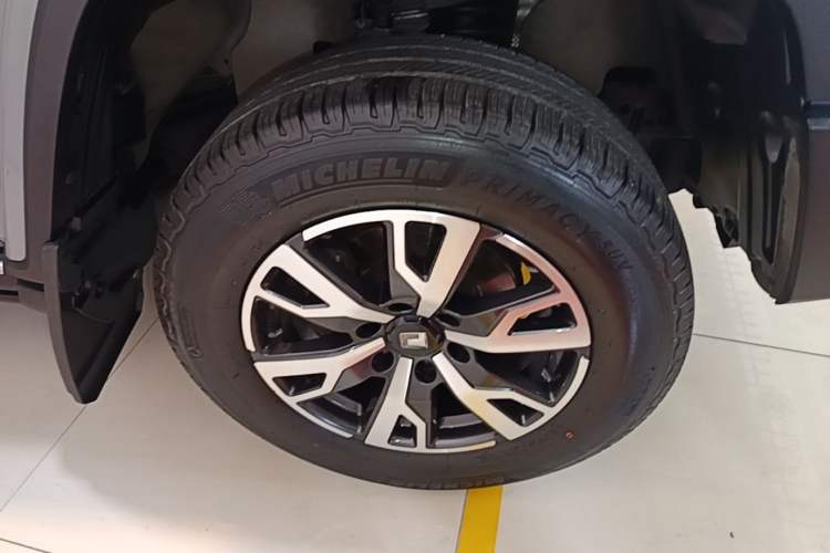 Used Tank 300 2021 City Edition 2.0T—Truly Stylish Right Front Wheel Hub
