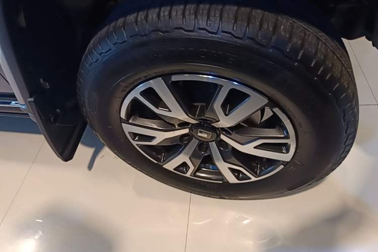 Used Tank 300 2021 City Edition 2.0T—Truly Stylish Right Front Wheel Hub