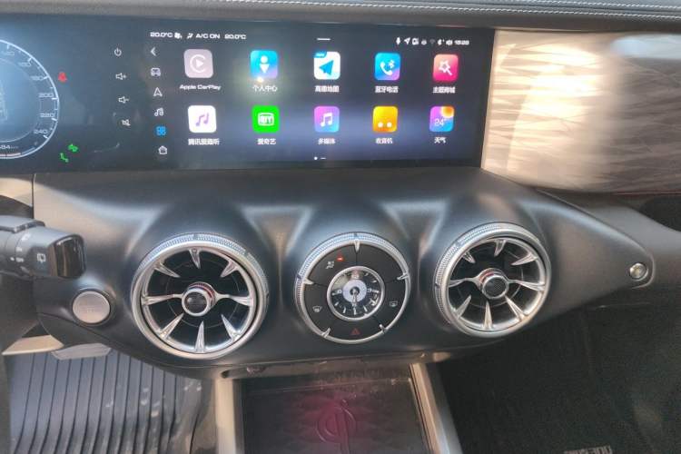 Used Tank 300 2021 City Edition 2.0T—Truly Stylish Audio And AC Panel
