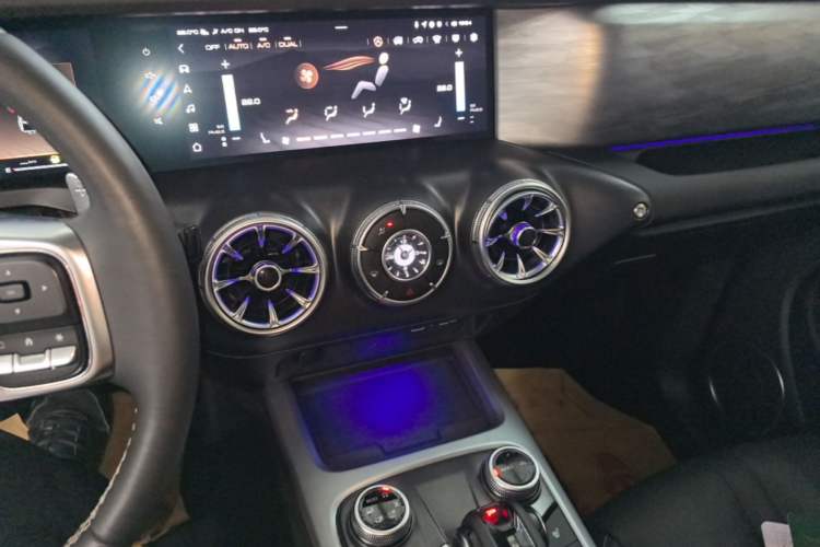 Used Tank 300 2021 City Edition 2.0T—Truly Stylish Audio And AC Panel
