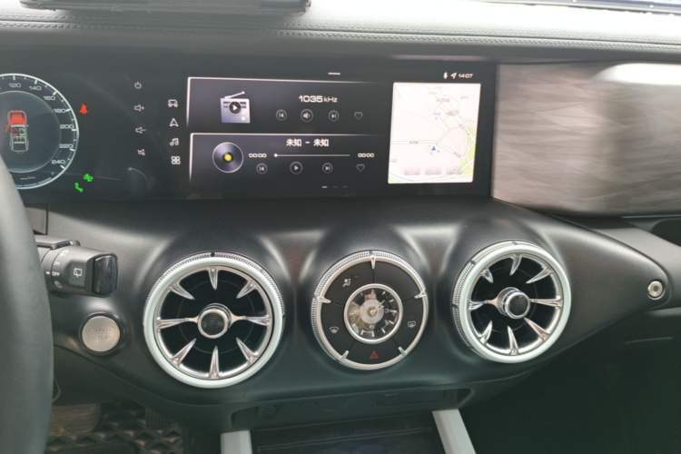 Used Tank 300 2021 City Edition 2.0T—Truly Stylish Audio And AC Panel