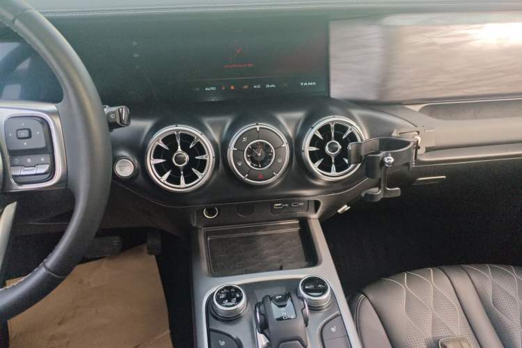 Used Tank 300 2021 City Edition 2.0T—Truly Stylish Audio And AC Panel