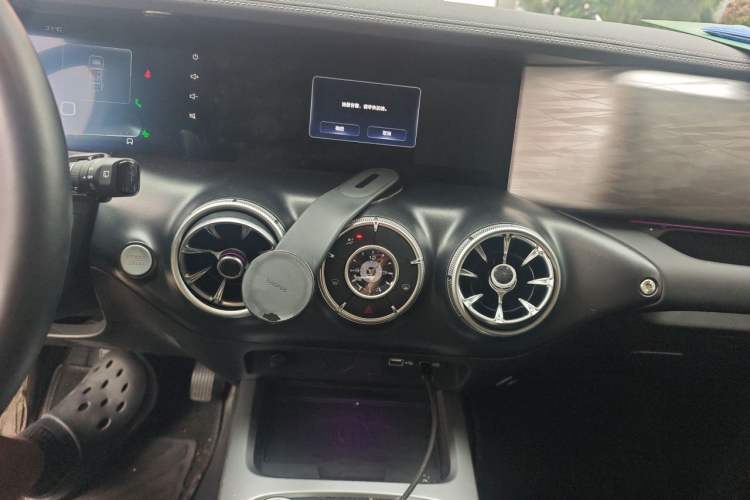 Used Tank 300 2021 City Edition 2.0T—Truly Stylish Audio And AC Panel