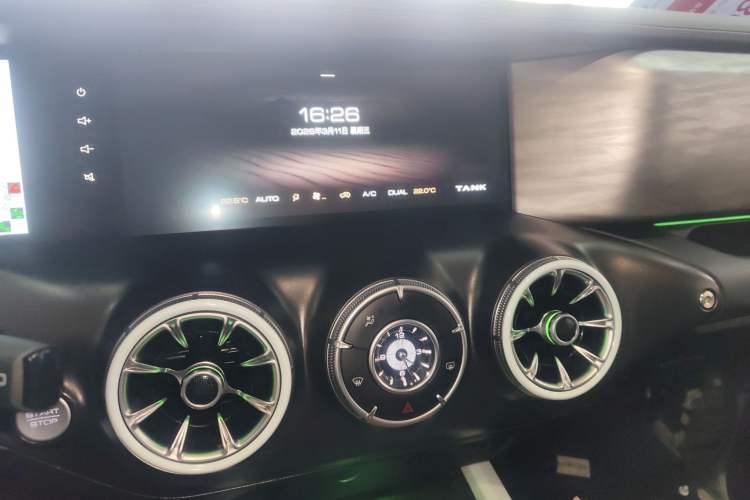 Used Tank 300 2021 City Edition 2.0T—Truly Stylish Audio And AC Panel