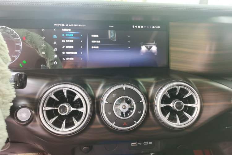 Used Tank 300 2021 City Edition 2.0T—Truly Stylish Audio And AC Panel