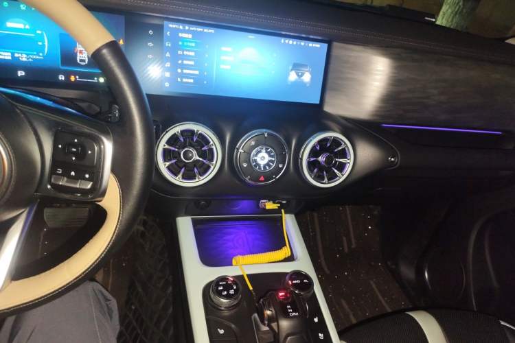 Used Tank 300 2021 City Edition 2.0T—Truly Stylish Audio And AC Panel