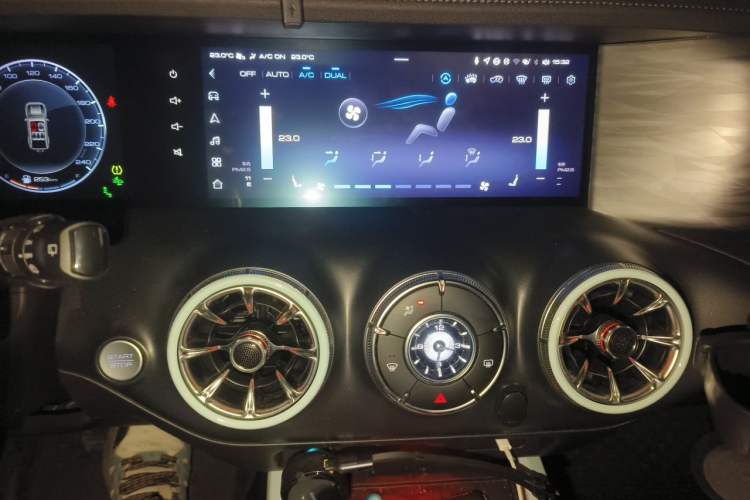 Used Tank 300 2021 City Edition 2.0T—Truly Stylish Audio And AC Panel