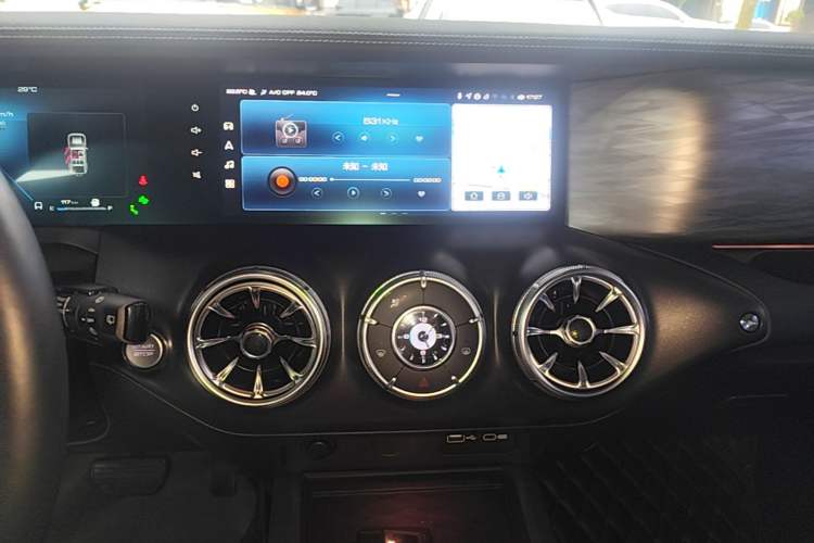 Used Tank 300 2021 City Edition 2.0T—Truly Stylish Audio And AC Panel