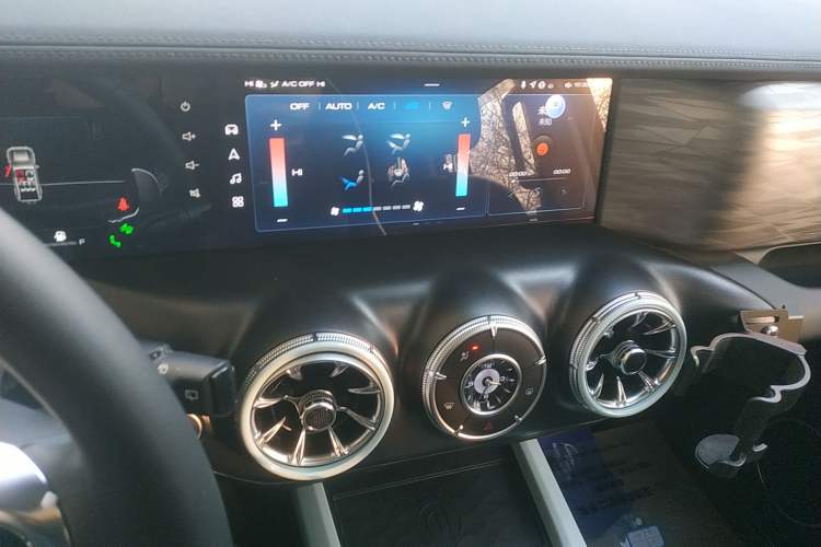 Used Tank 300 2021 City Edition 2.0T—Truly Stylish Audio And AC Panel