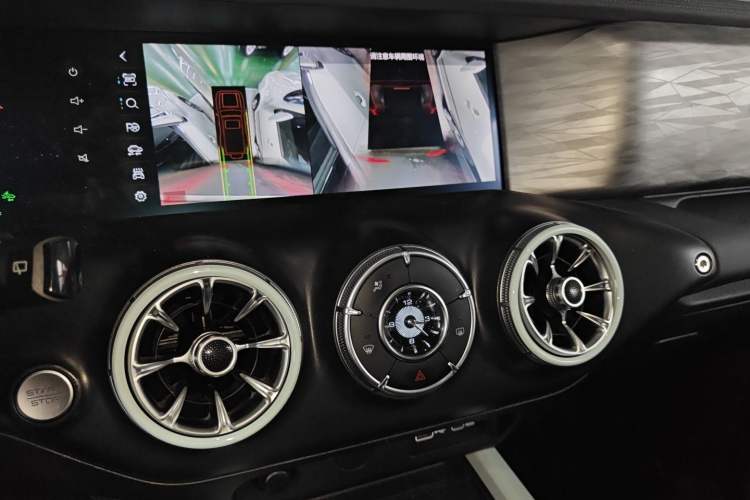 Used Tank 300 2021 City Edition 2.0T—Truly Stylish Audio And AC Panel