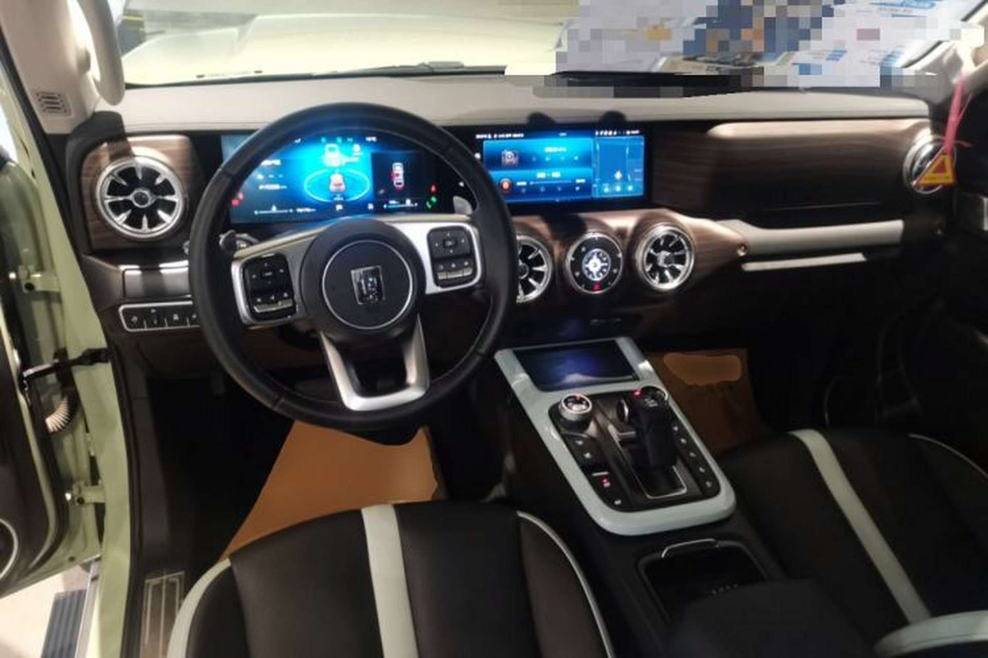 Used Tank 300 2021 City Edition 2.0T—Truly Stylish Center Console