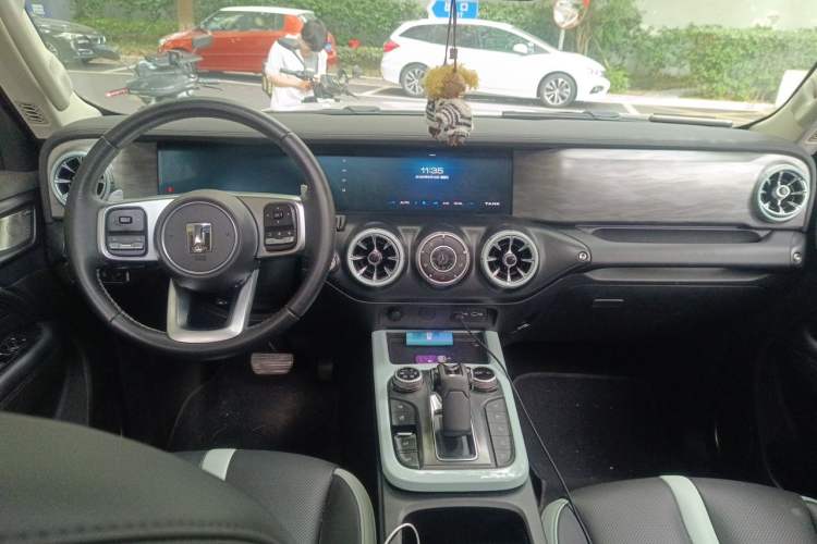 Used Tank 300 2021 City Edition 2.0T—Truly Stylish Center Console