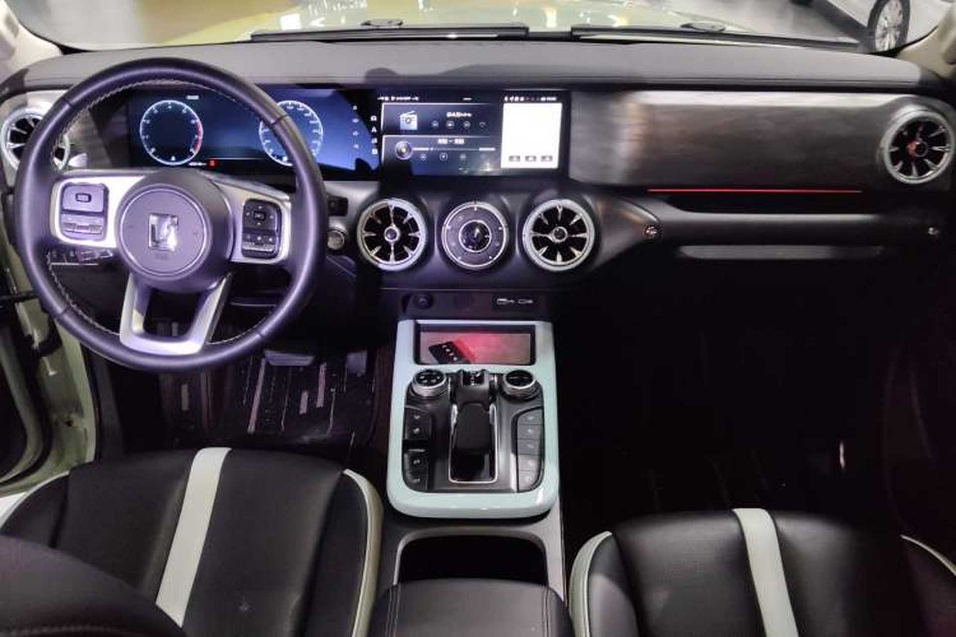Used Tank 300 2021 City Edition 2.0T—Truly Stylish Center Console