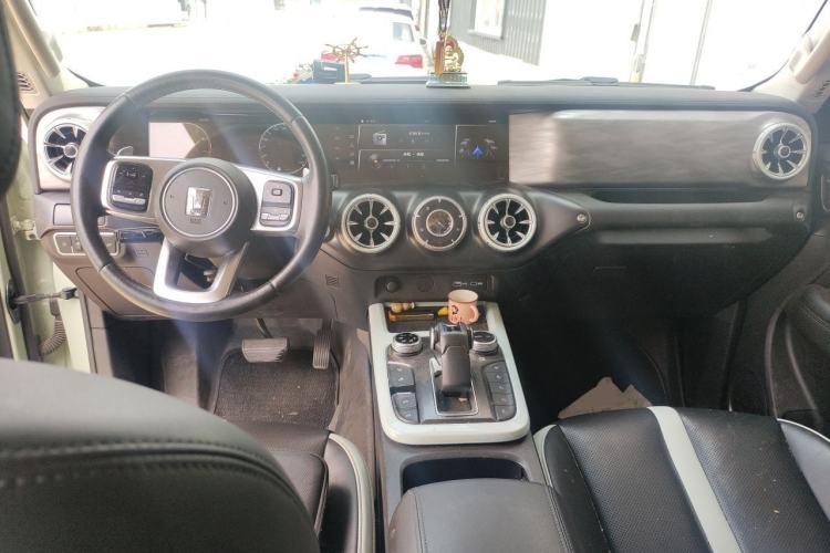 Used Tank 300 2021 City Edition 2.0T—Truly Stylish Center Console