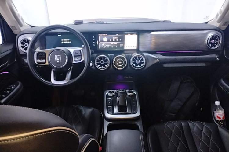 Used Tank 300 2021 Off-Road Edition 2.0T Challenger Center Console