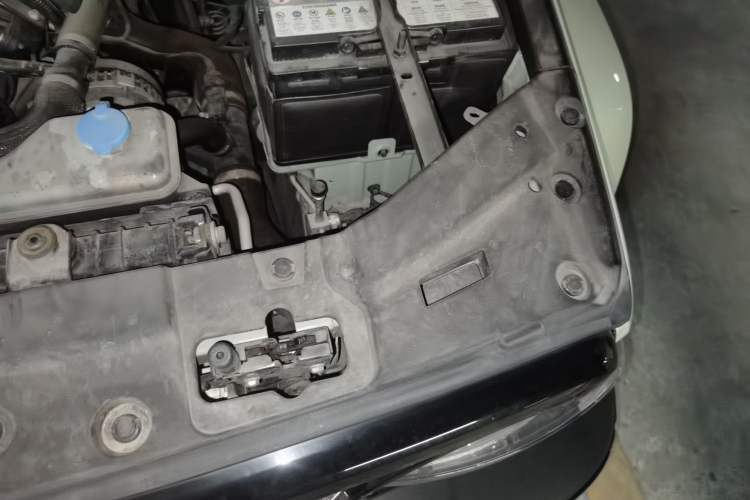 Used Tank 300 2021 City Edition 2.0T—Truly Stylish Engine Bay Left